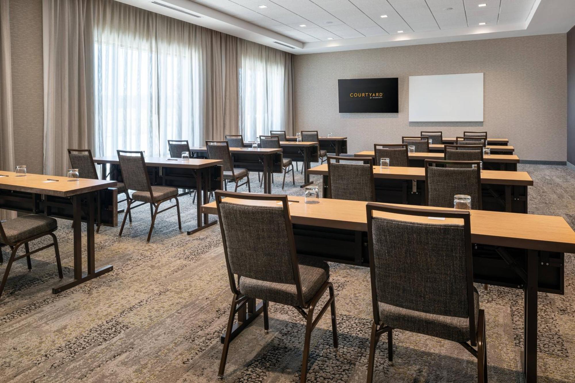 Courtyard By Marriott Petaluma Sonoma County Hotel Екстериор снимка