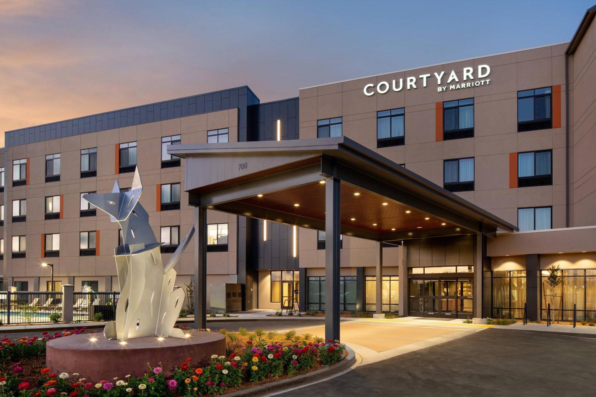 Courtyard By Marriott Petaluma Sonoma County Hotel Екстериор снимка